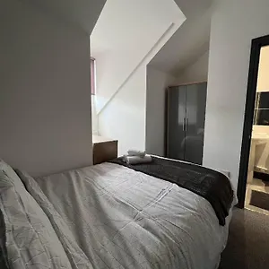 Guest house Grove Road Guesthouse, Comfortable, Budget, Friendly Wakefield