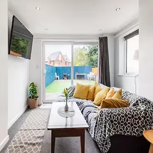 Guest house Spacious 2 Bedrooms, Free Parking, Free Wifi - Serene Homes Sheffield